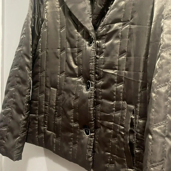Chico’s Quilted Satin Jacket/Coat silver/green - Picture 3 of 8